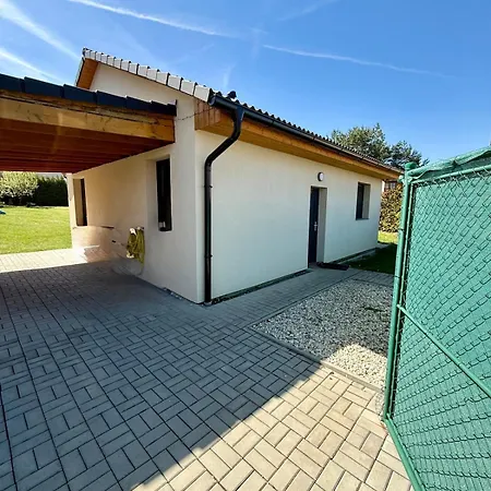 Tiny House, Renowned Location, 20 Minutes From Prague Ferienhaus *