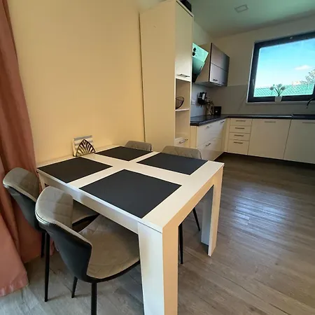 Tiny House, Renowned Location, 20 Minutes From Prague Ferienhaus Ritka