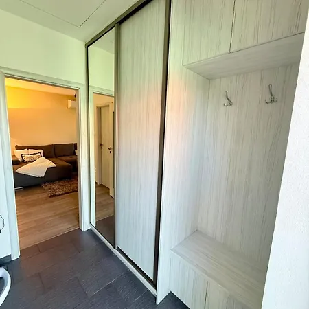 Tiny House, Renowned Location, 20 Minutes From Prague Ferienhaus *