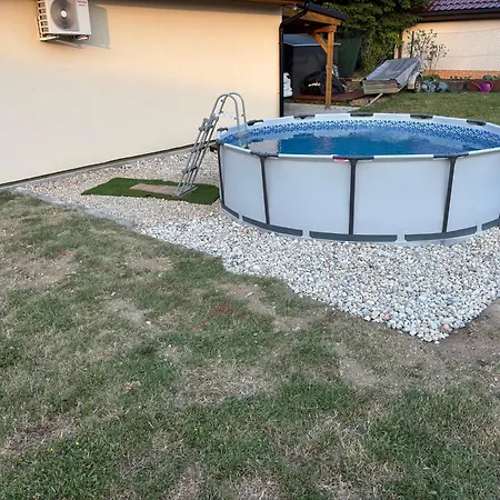Tiny House, Renowned Location, 20 Minutes From Prague Ferienhaus *